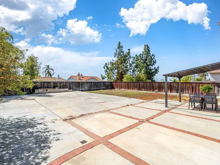 21585 Del Amo St — Photo 39