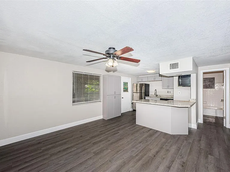 705 3rd Ave NE #C — Photo 11