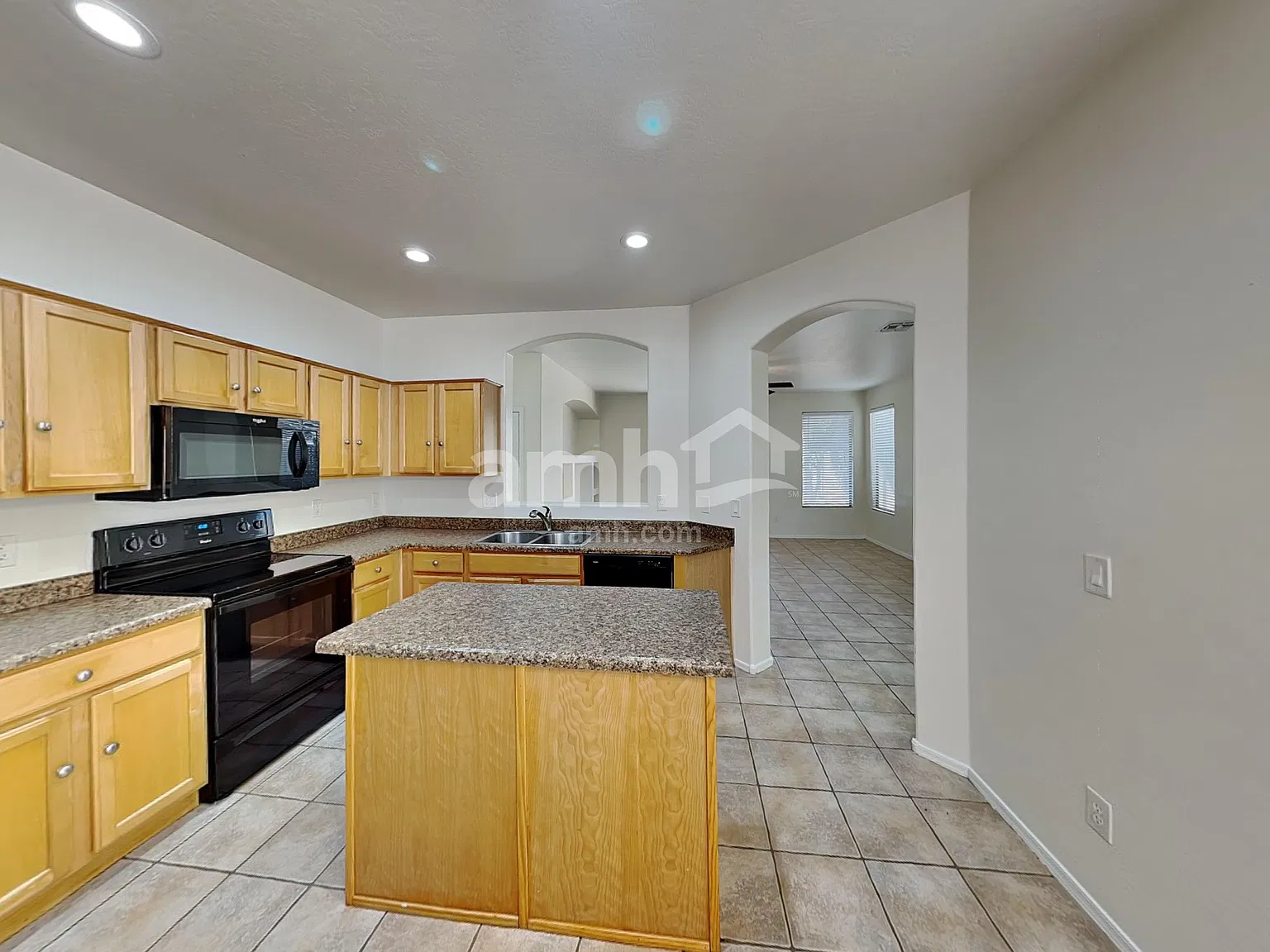 3 bed, 2.0 bath, 1376 sqft, $1,900 — Photo 4