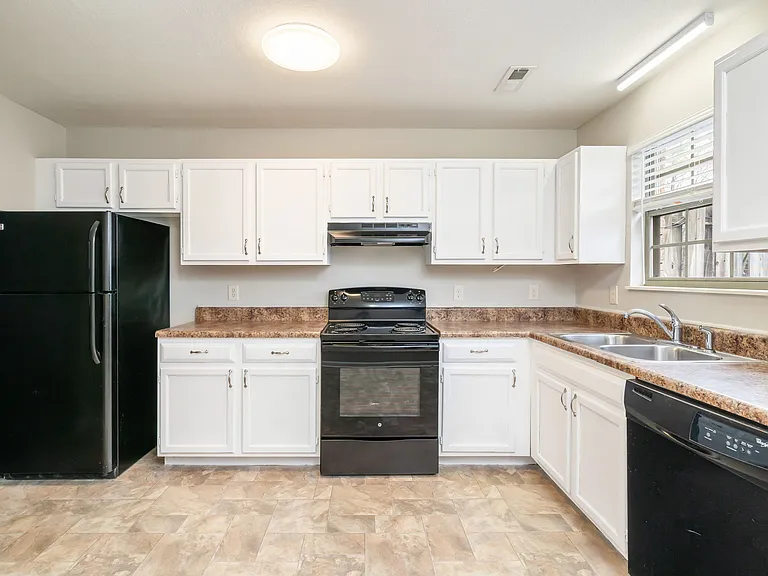 (Achjcp) Brownstone Way Apts (20 Units) - 8 — Photo 9