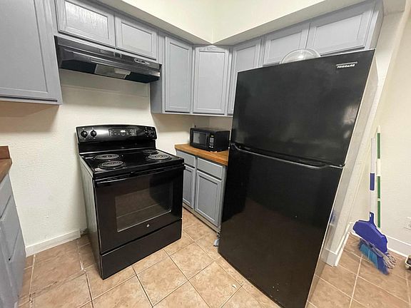 3rd image of 8735 Victorian Village Dr