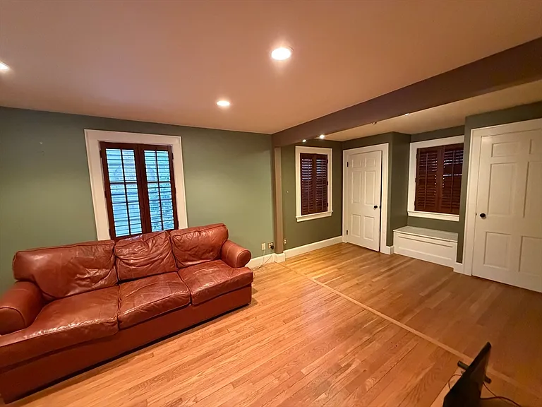 31 Fells Rd — Photo 3