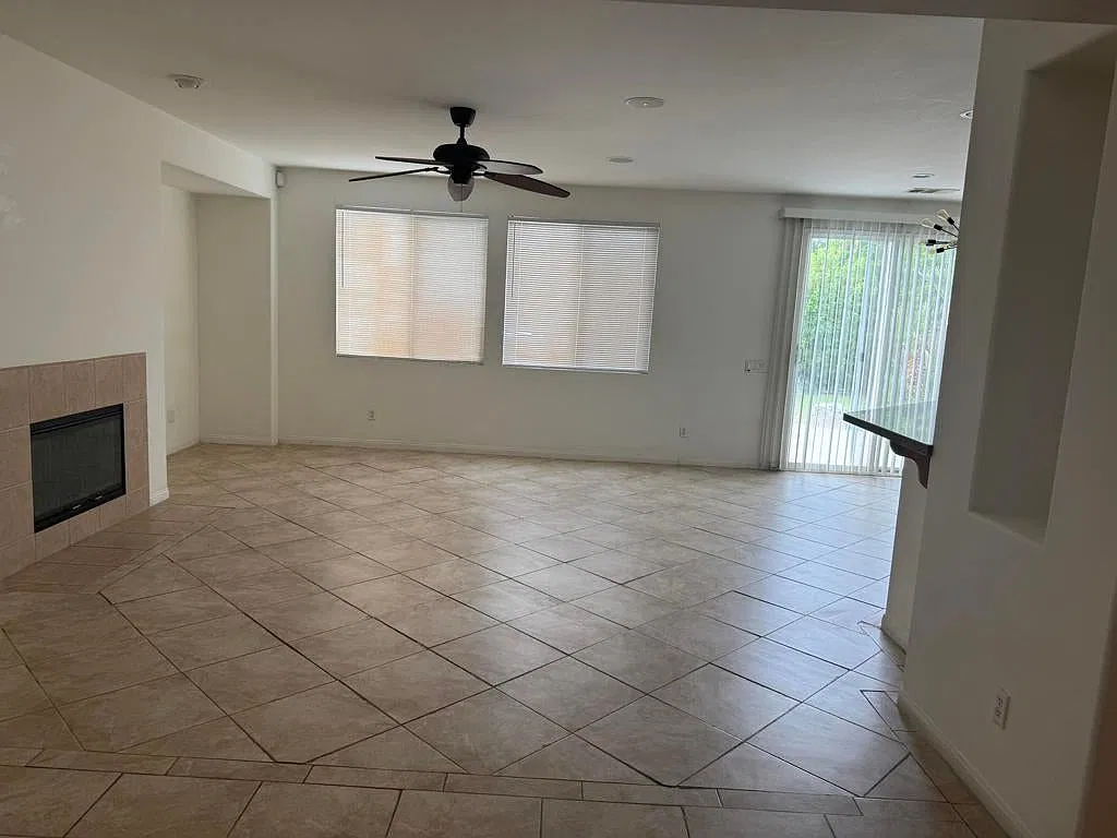 4 bed, 2256 sqft, $3,300 — Photo 4