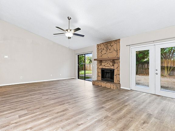 3rd image of 831 Sunridge Point Dr
