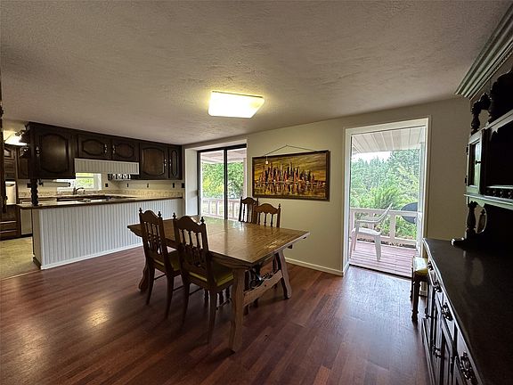 5th image of 12 Farlan Ln