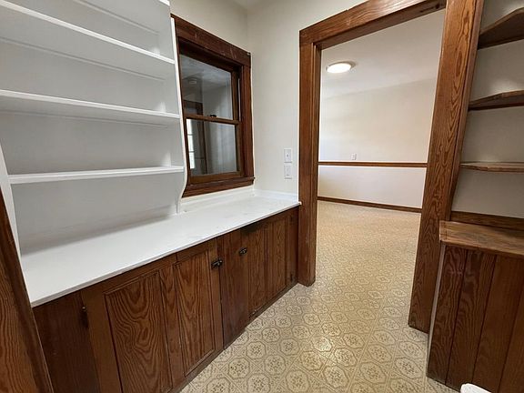 5th image of 585 High St #2