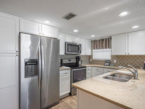 3rd image of 4800 Ocean Beach Blvd APT 215
