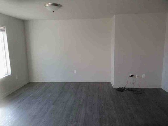 5th image of 219-221 Merrick Ave