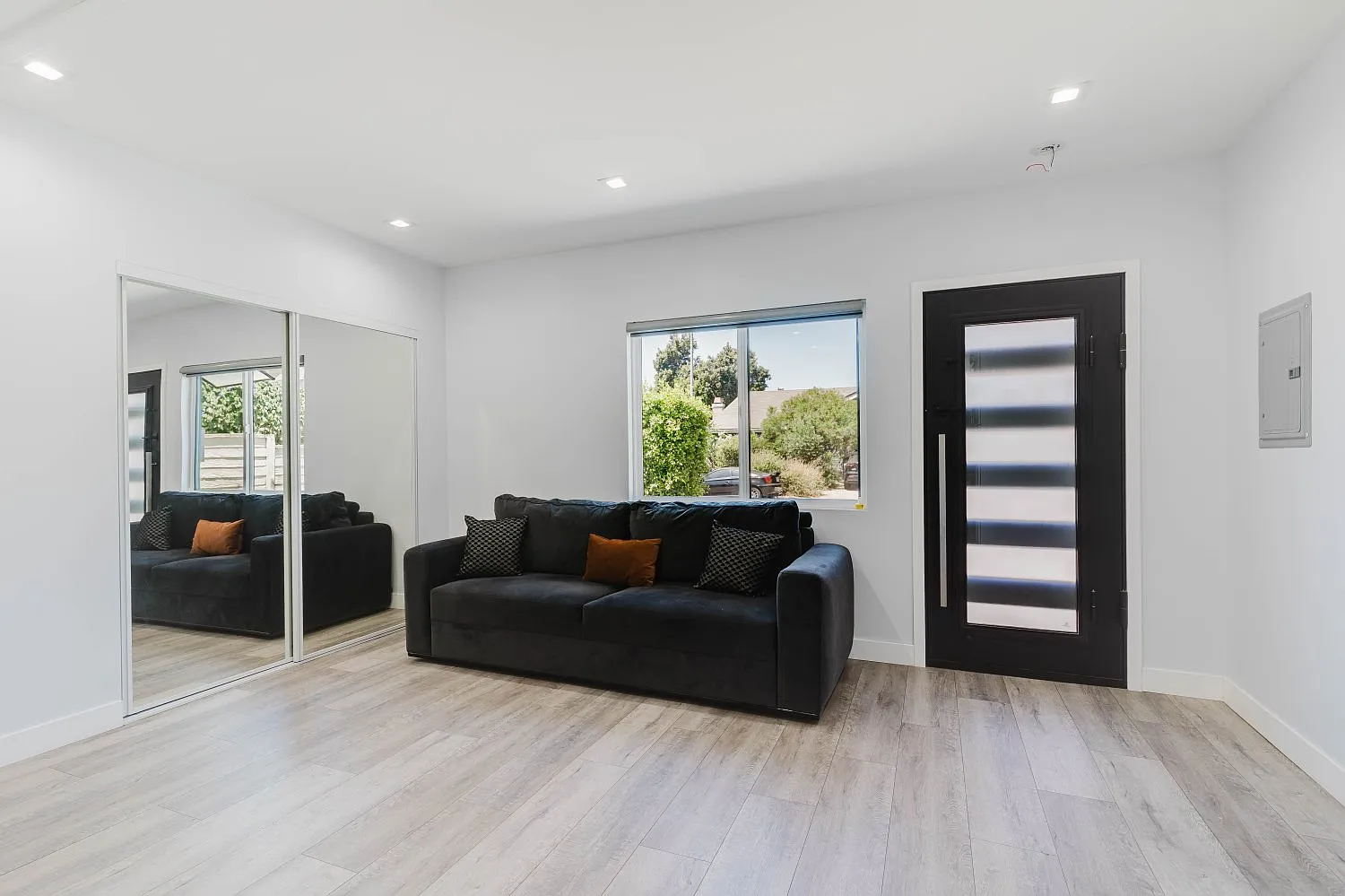Studio, 800 sqft, $1,800 — Photo 4