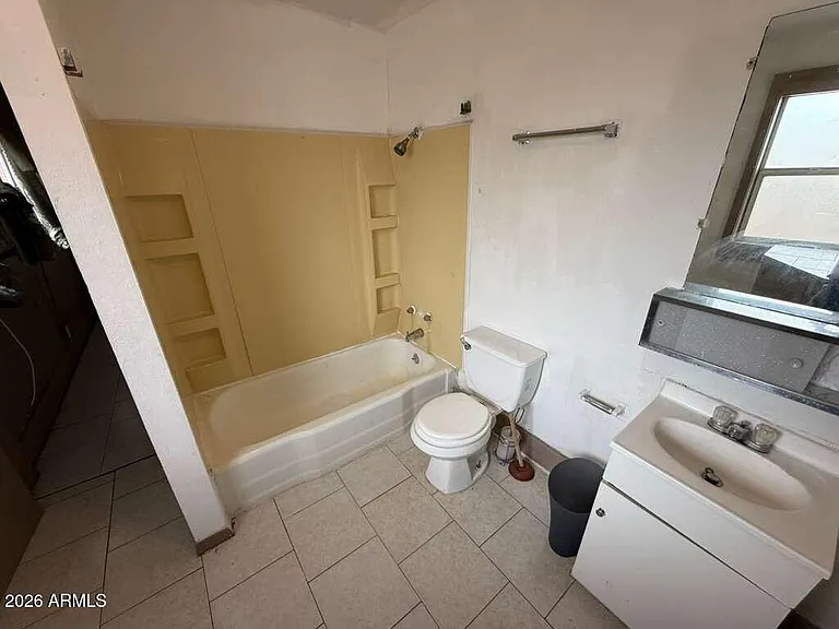 1165 E 10th St #4 — Photo 9