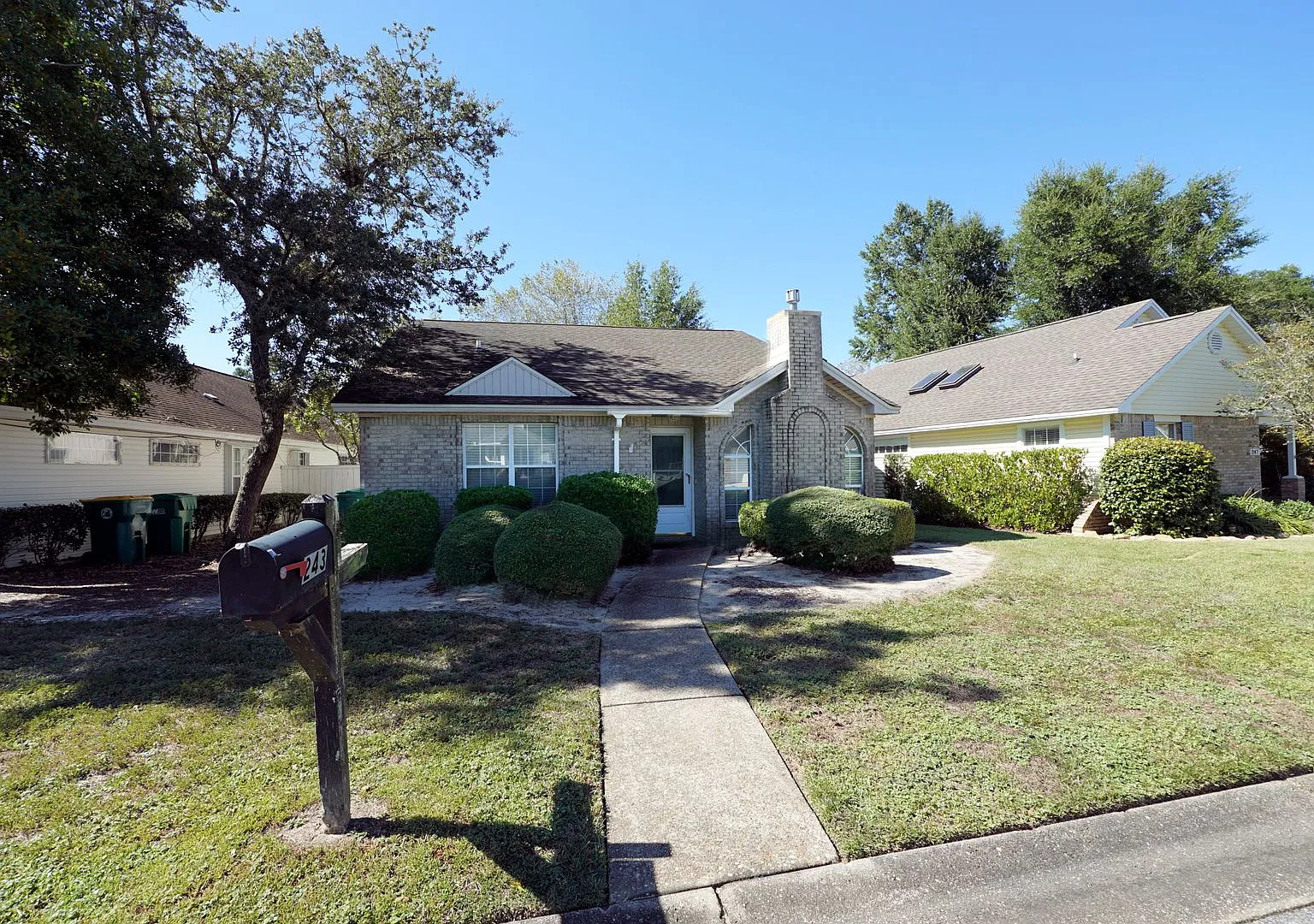 Charming 3-Bedroom Home in Bluewater Bay — Photo 2