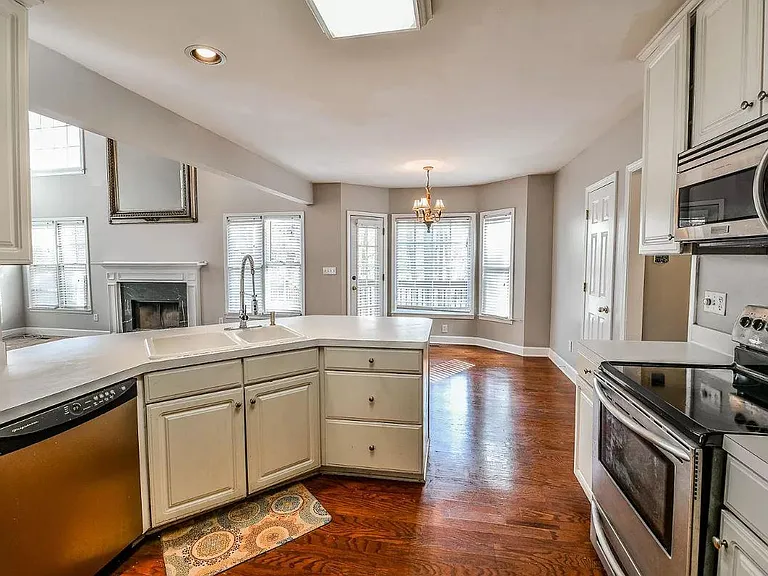 1009 Legacy Walk — Photo 10
