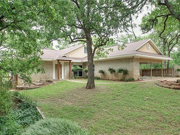 5th image of 1641 Holly Pl