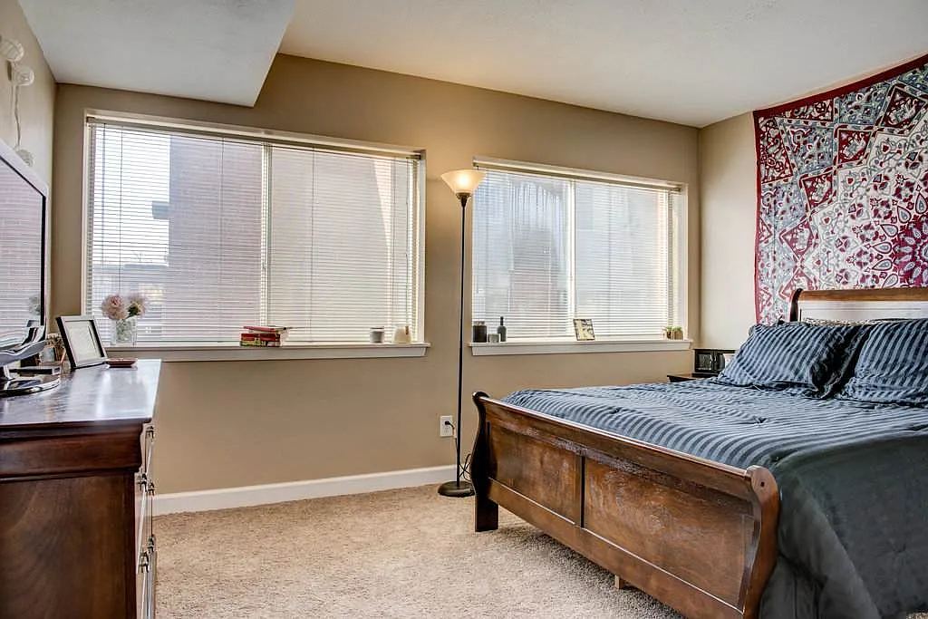 Building Photo - 1412 W Glen Ave #2