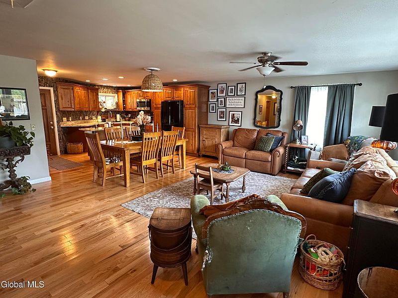4th image of 24 Mount Hope Avenue