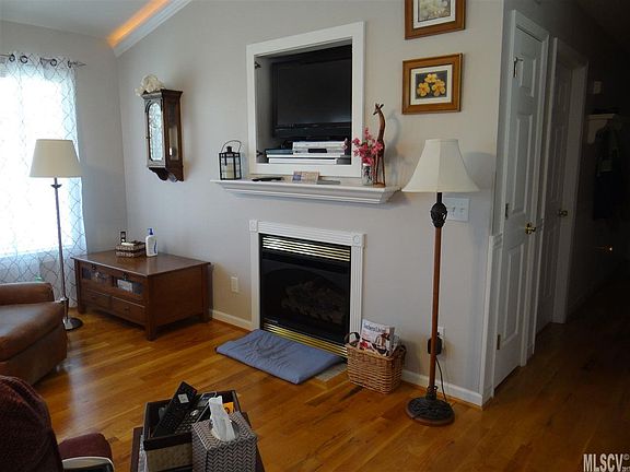 3rd image of 110 Freshfield Dr
