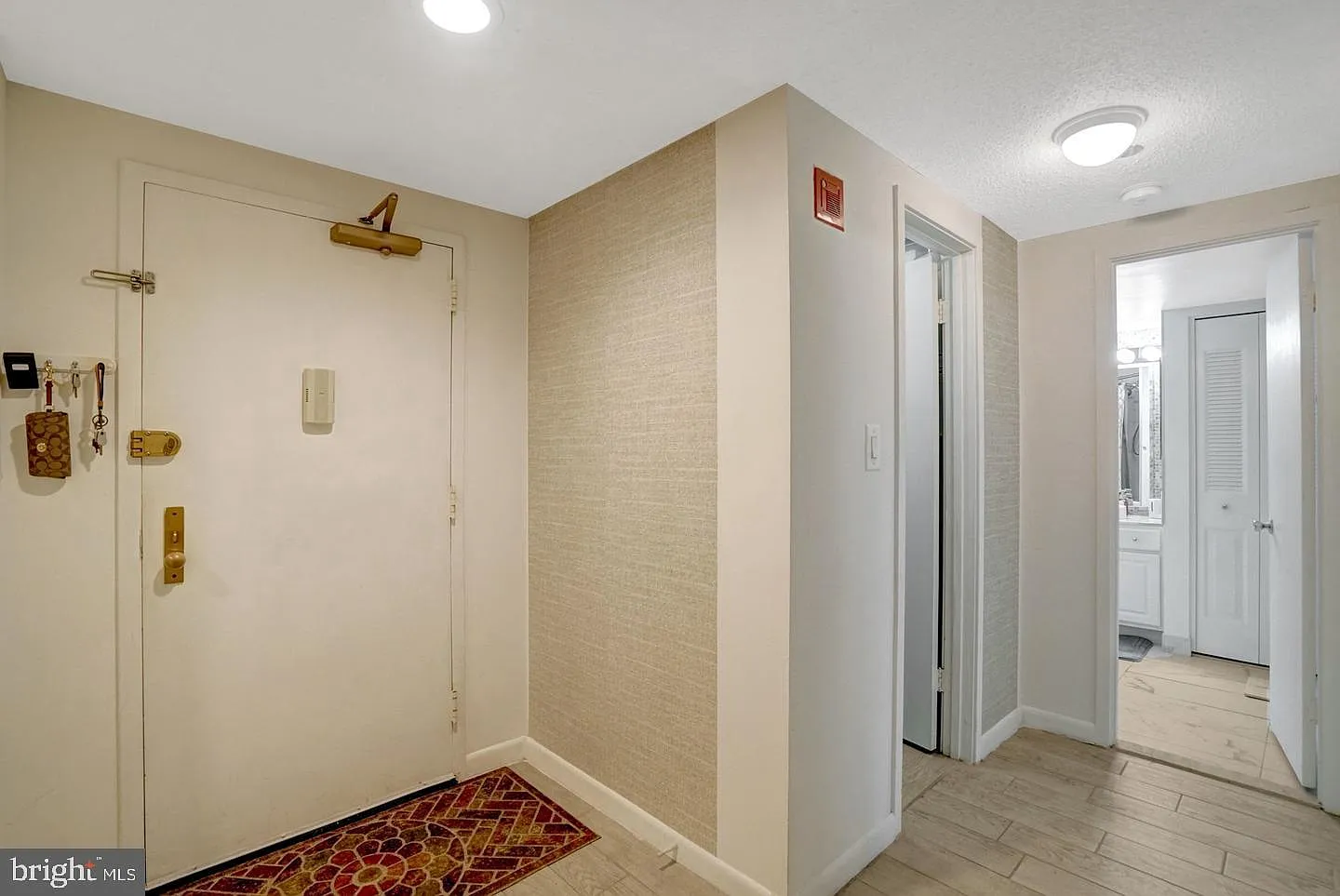 Skyline House Condominium — Photo 3