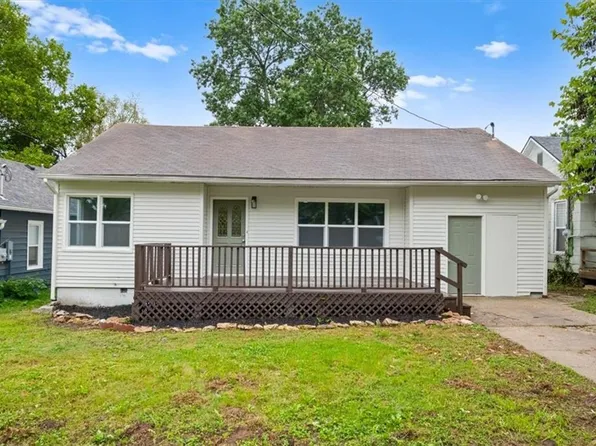 931 Pacific Ave, Osawatomie, KS 66064