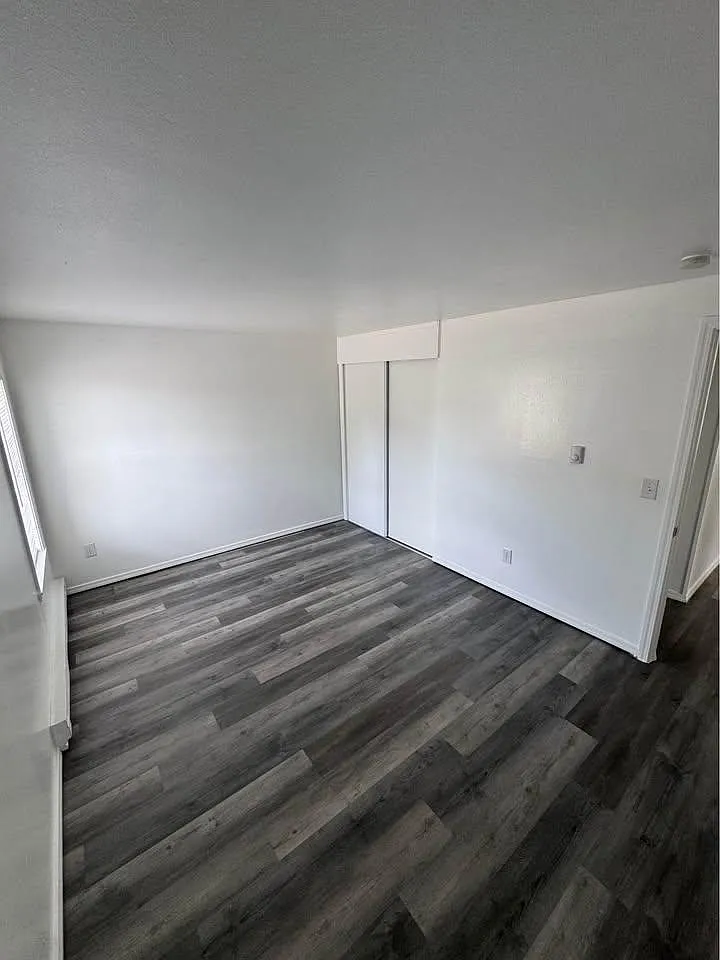 406 E George St - Skylite 05 — Photo 1