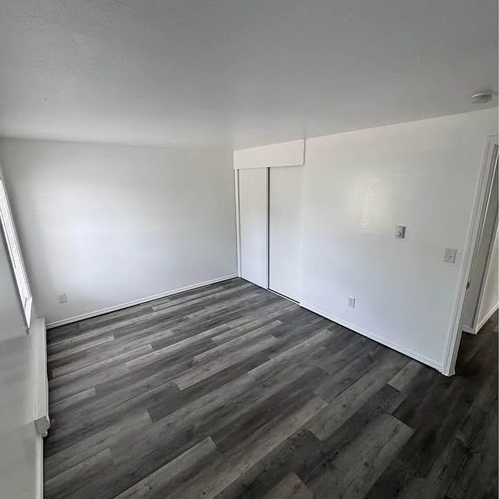 406 E George St #5