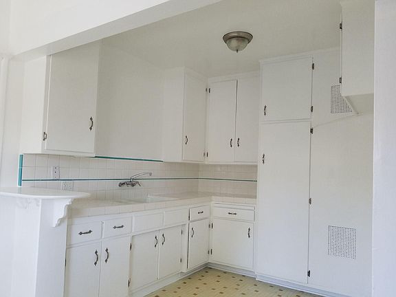 5th image of 177 W Elmwood Ave APT D