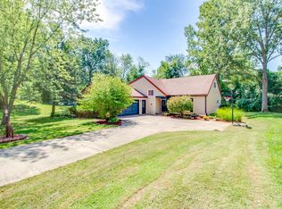 1805 Biscay Dr, Godfrey, IL 62035