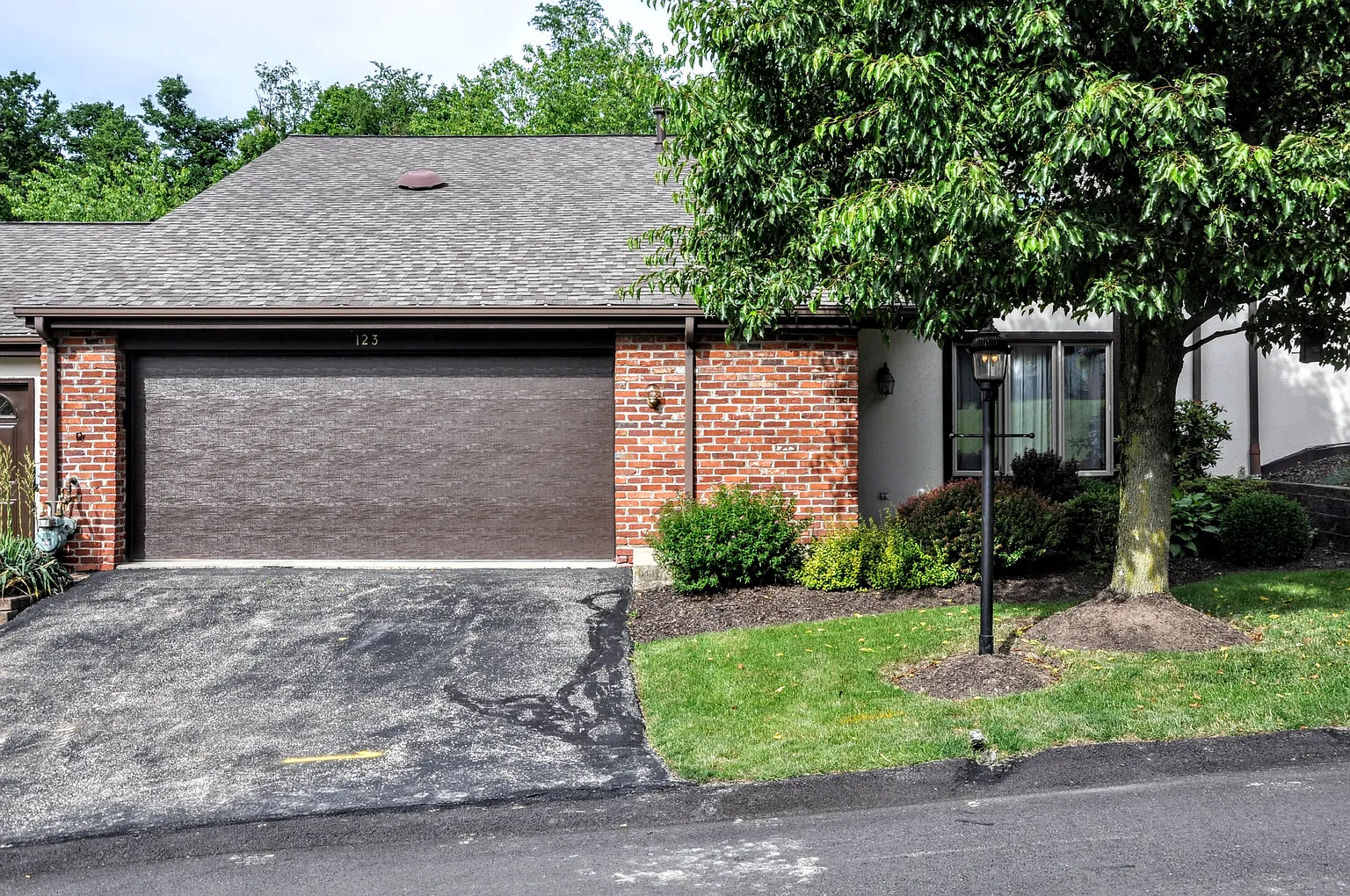 123 Queens Way photo 1