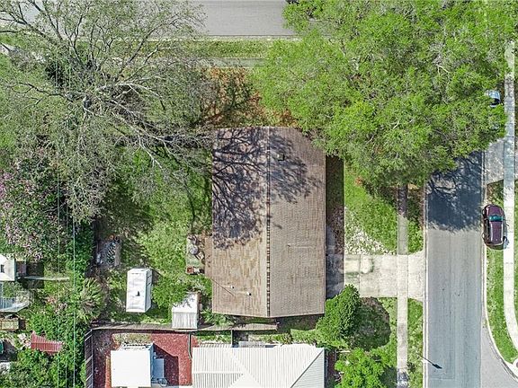 3rd image of 44 Carriage Hill Cir