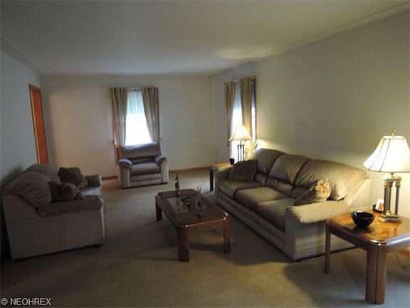 3rd image of 445 Arbor Cir
