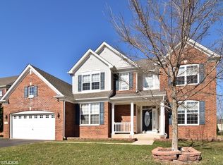 2104 Amelia Ln, Hoffman Estates, IL 60192