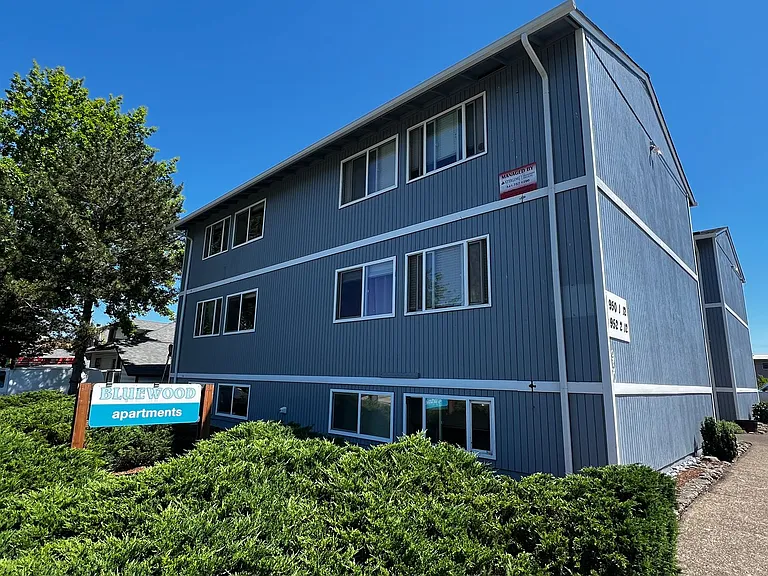 950 NW Sycamore Ave #10 — Photo 1