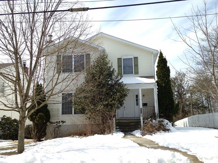 1st image of 15 Daniels Pl