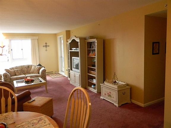 4th image of 215 E Grand Ave APT 504
