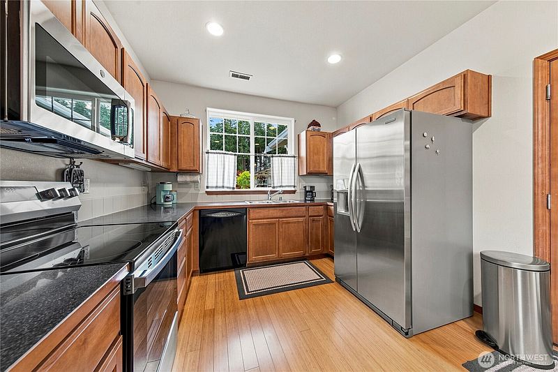 5th image of 8442 Bainbridge Loop NE