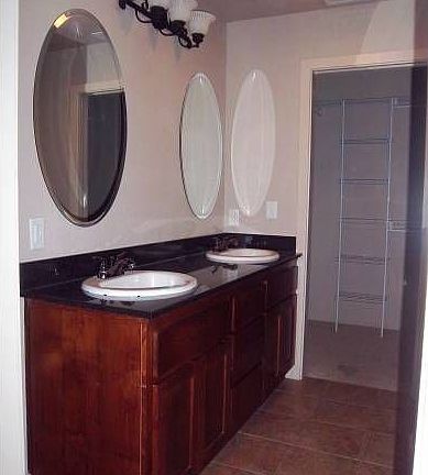 Master bath/walkin closet