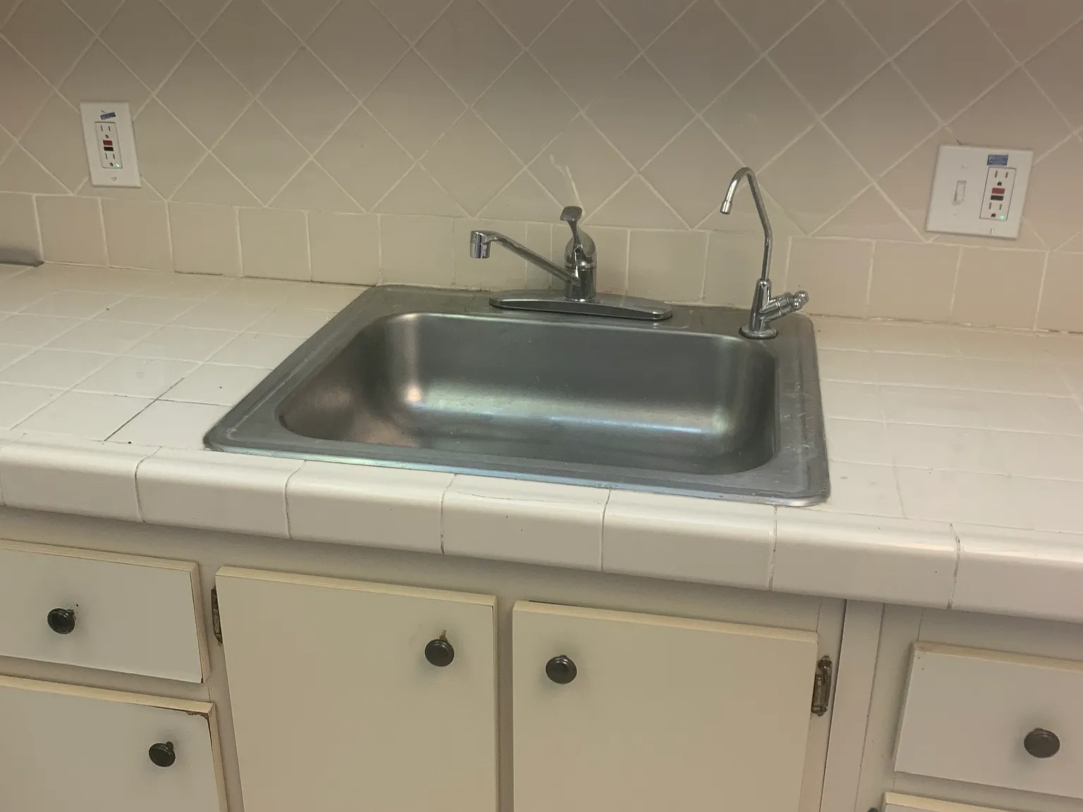 2 bed, 1.5 bath, 990 sqft, $2,125 — Photo 2