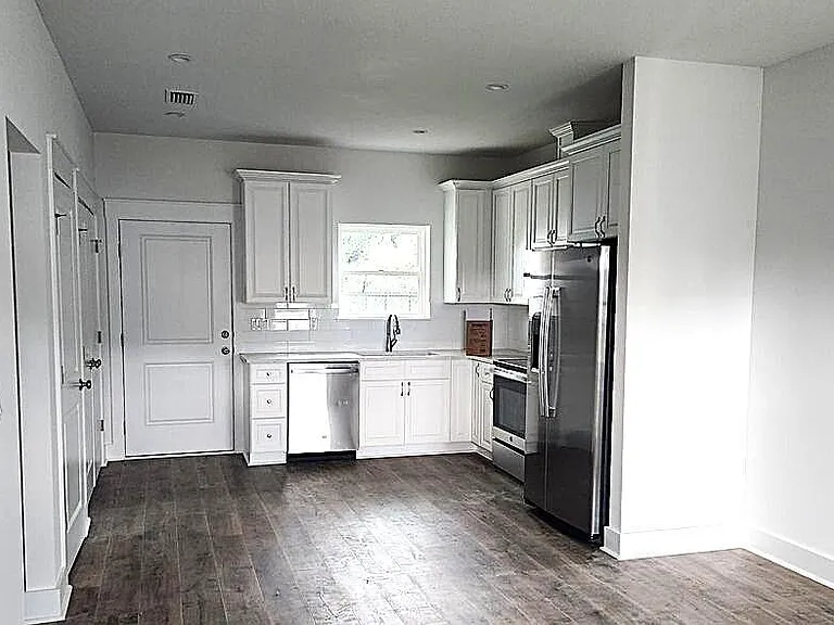 2728 Carol Ln — Photo 2
