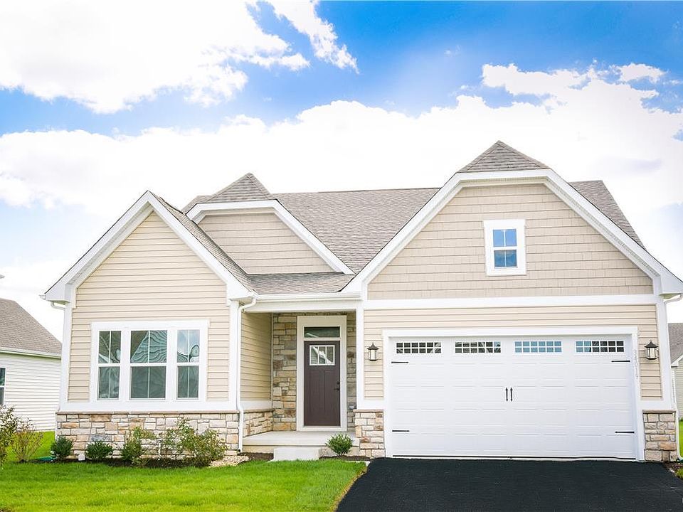 1st image of 818 Blackheath Ln N