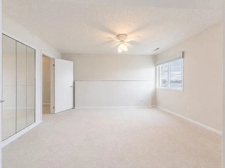 Living Room / Bedroom