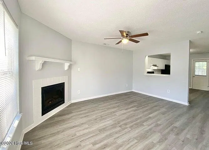 2 bed, 2.5 bath, 992 sqft, $1,300 — Photo 3