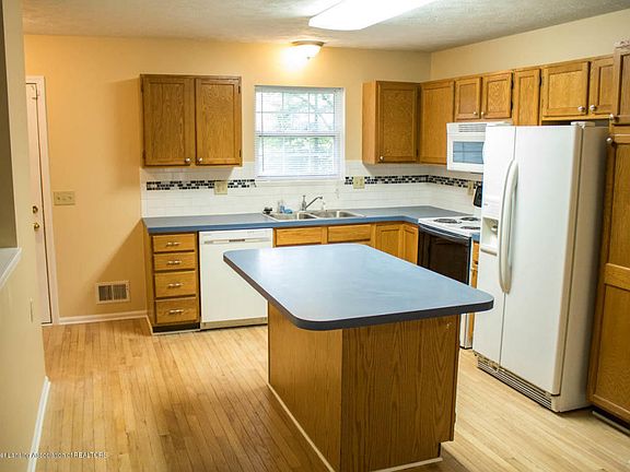3rd image of 3321 Cooley Dr