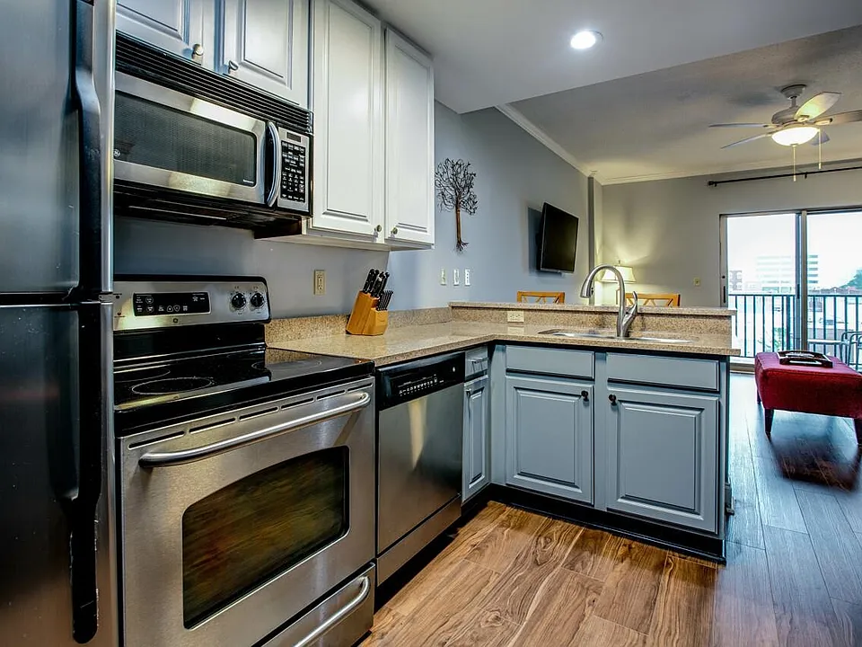 215 W College Ave #711