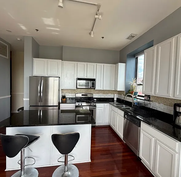 1 S Leavitt St #401 — Photo 5