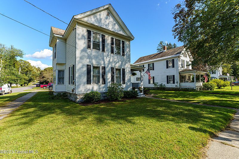 3rd image of 6 Whipple Place