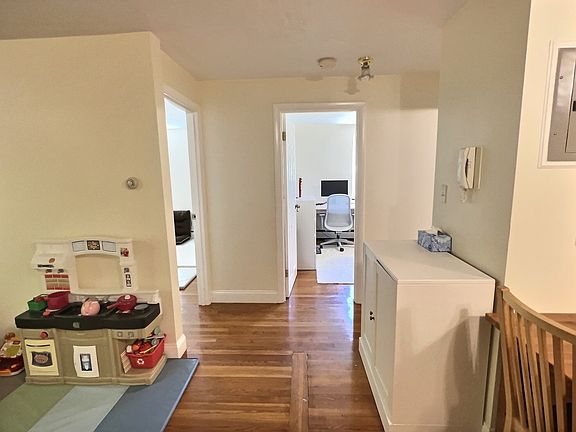 4th image of 217 Kent St #11350208