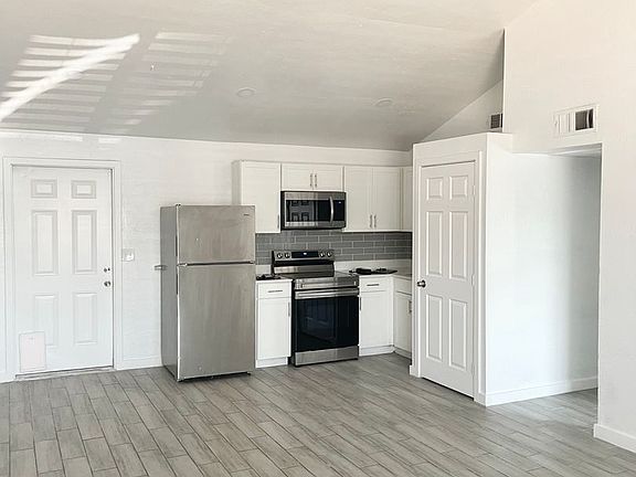 3rd image of 13221 N 21st Pl #9