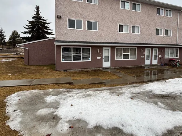 13590 38th St NW #40, Edmonton, AB T5A 2W7