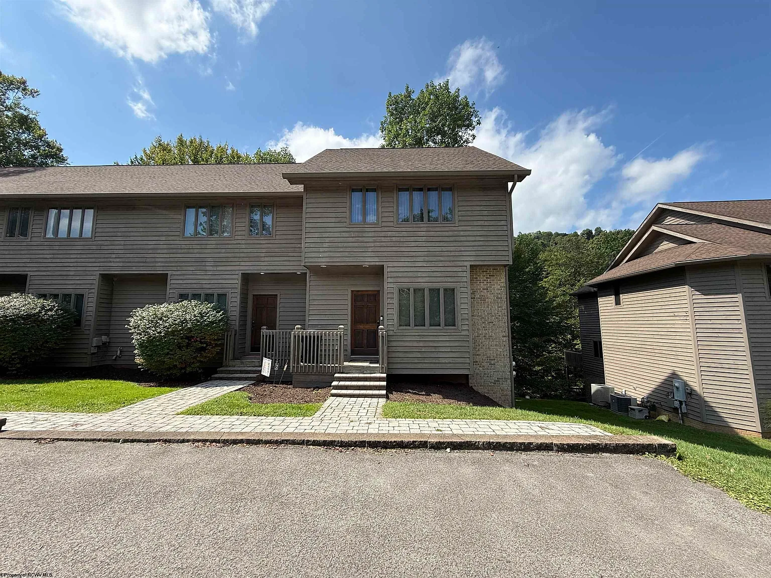 3 bed, 3.0 bath, $2,500 — Photo 1