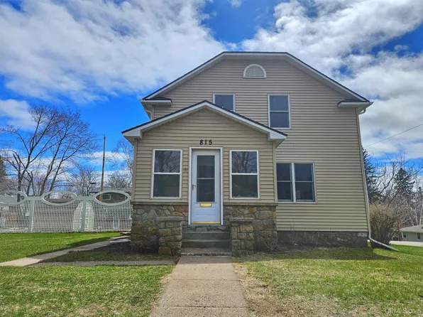 815 Wells St, Iron Mountain, MI 49801