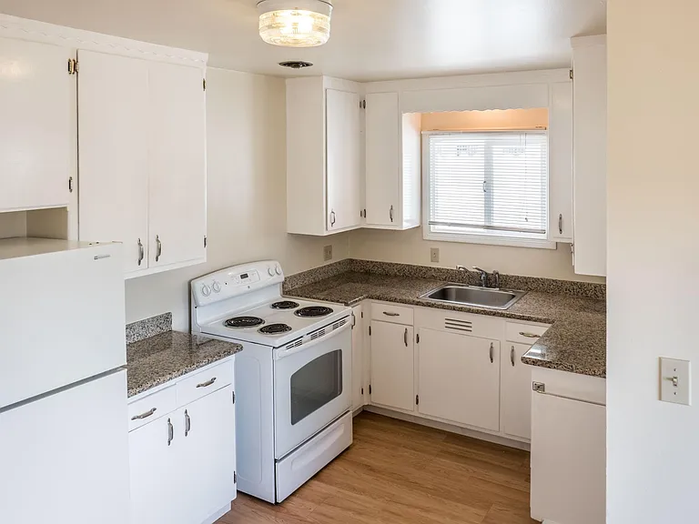 6258 Cypress Ave — Photo 6